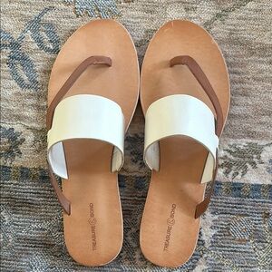 Treasure & Bond Women's Cream and Brown Sandals
